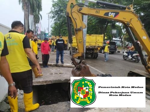 Atasi Genangan Air, Plt Wali Kota Medan Pimpin Pembersihan Drainase di Kawasan Makam Pahlawan