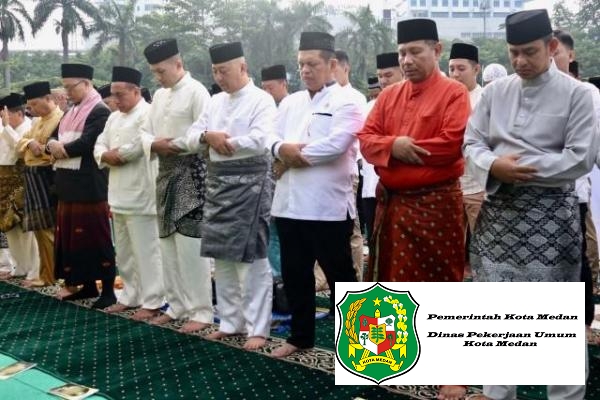 Gubsu dan Wali Kota Salat Id Bersama Ribuan Warga di Lapangan Merdeka