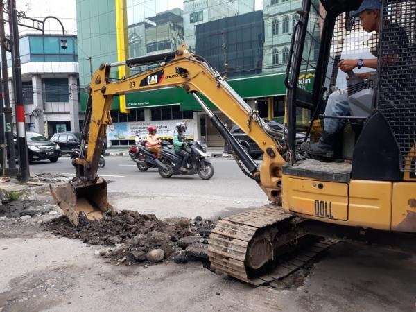 Genangan Air di Depan Objek Wisata Rumah Tjong Afie Mulai Diatasi