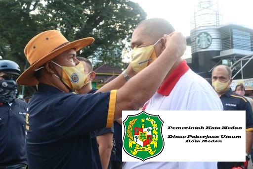 Pjs Wali Kota Bersama IKAPTK Medan Bagi-bagi Masker Pada Warga